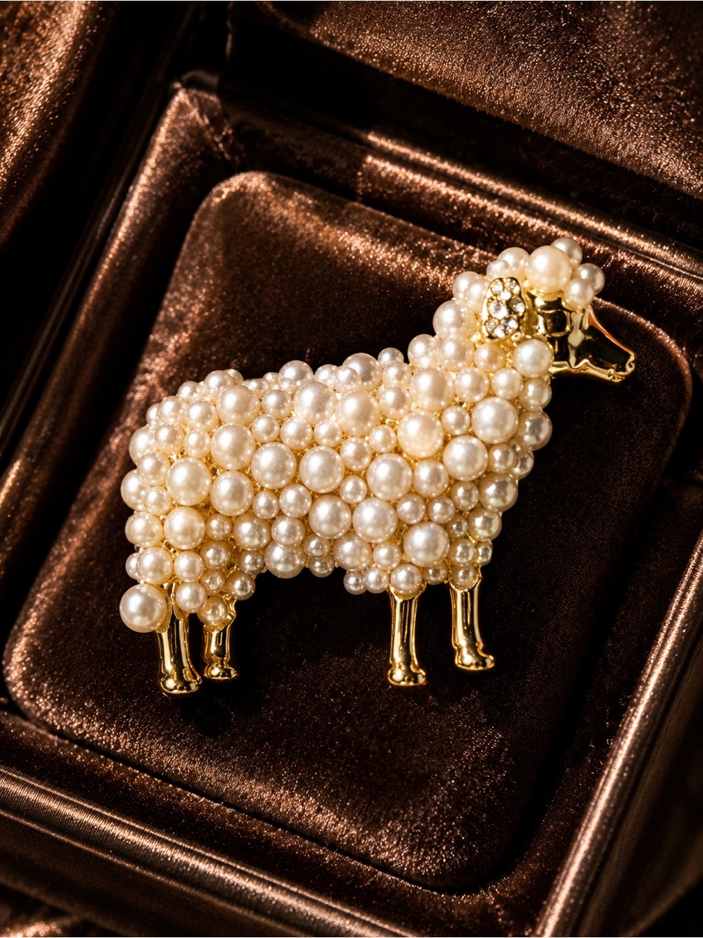 White Pearl accent Sheep Brooch - Gold & Cream/white tones - Picture 4 of 13